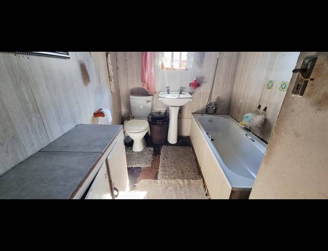 2 BEDROOM FREESTANDING FOR SALE IN UMTENTWENI